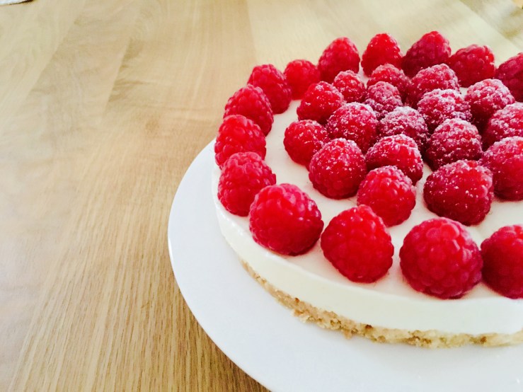 lässige Frischkäse-Himbeertorte